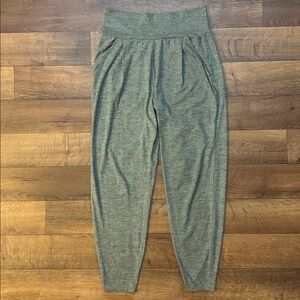 Vuori Size Small Lux At Ease Harem Pants Heathered Light Green/Grey Pilates Yoga